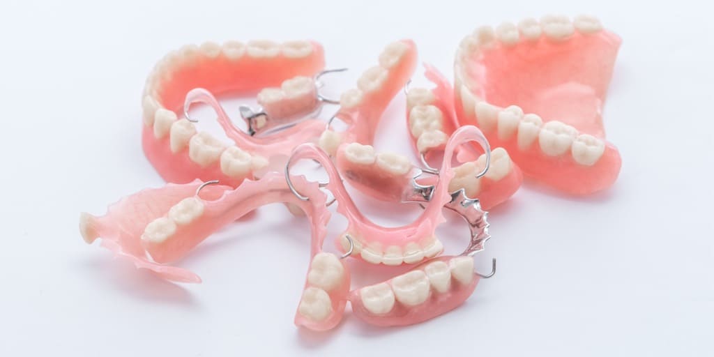 複数種類の入れ歯の画像